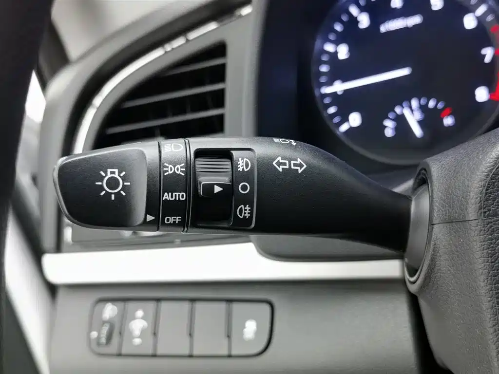 Hyundai Elantra 2017 — фото 21