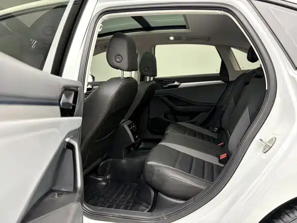Volkswagen Sagitar 2021