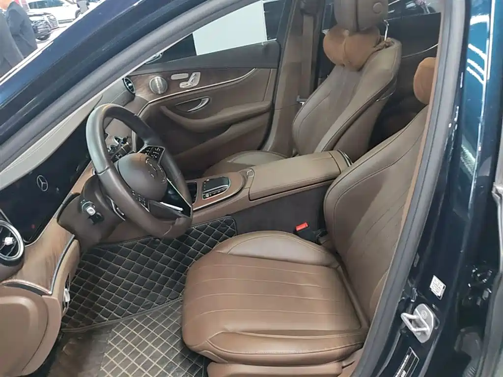 Mercedes-Benz E-Class 2023 — фото 15