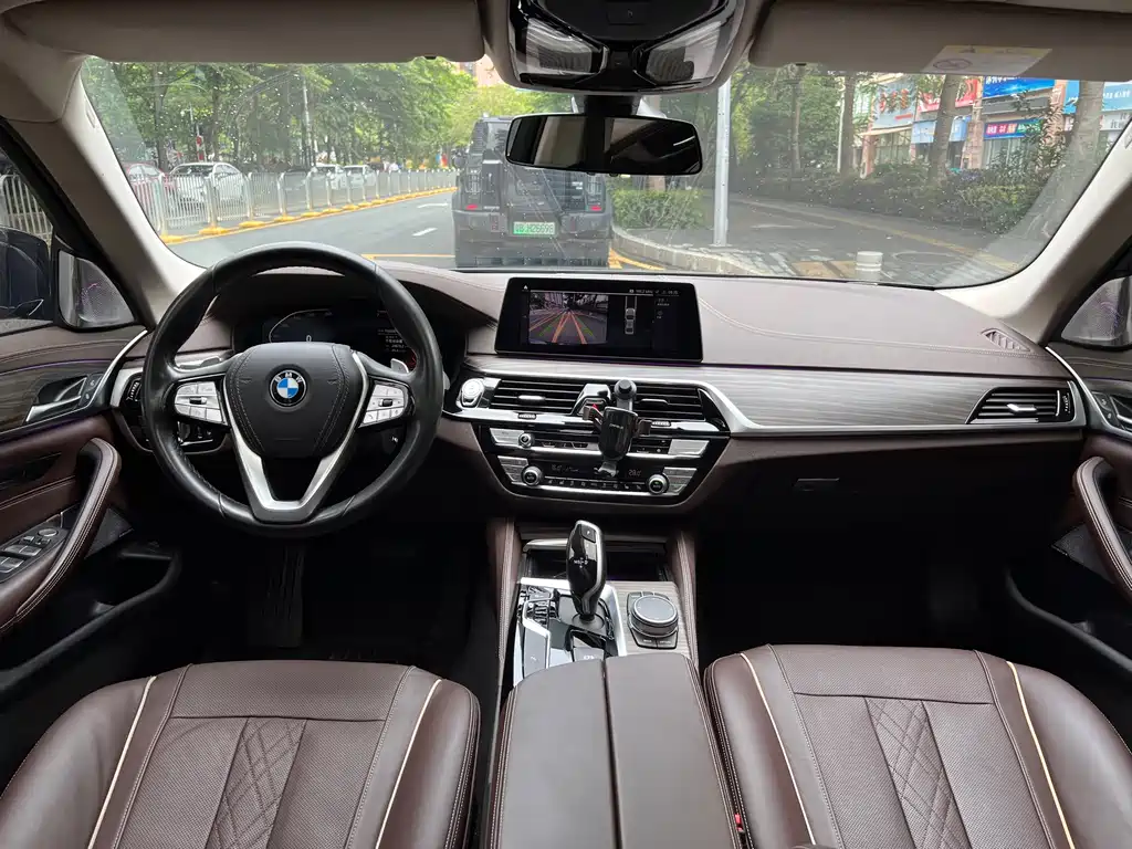 BMW 5 Series 2020 — фото 9