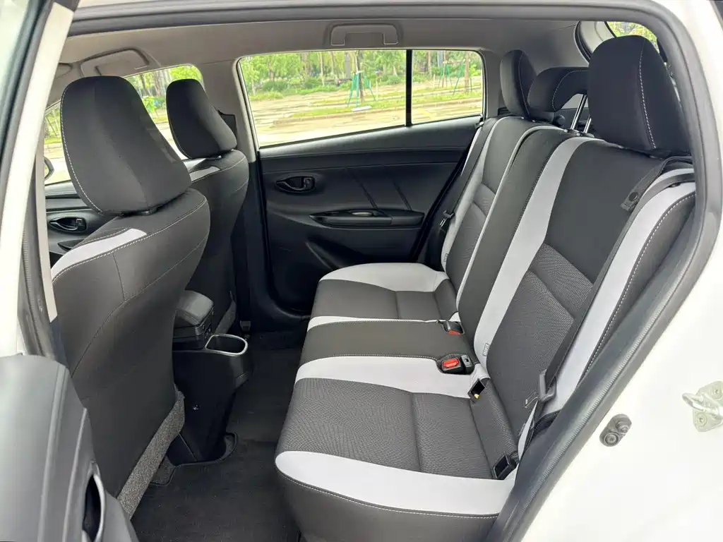 Toyota Yaris L 2020 — фото 13