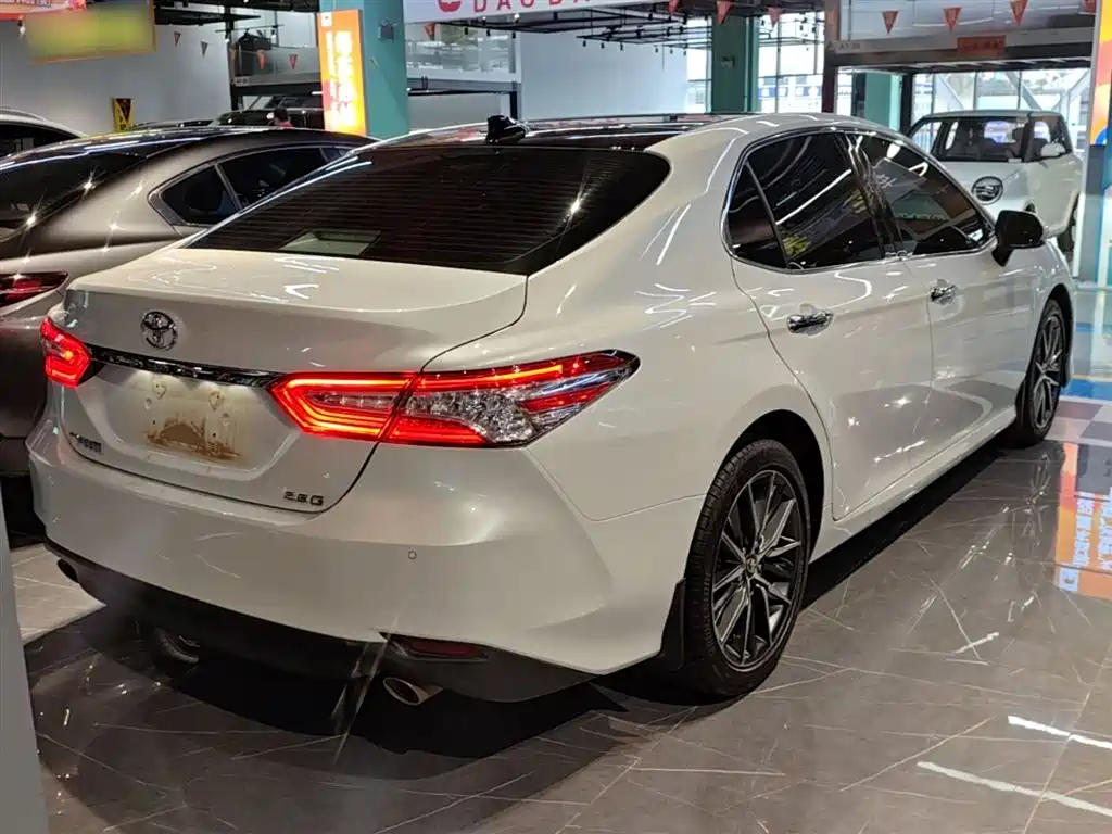 Toyota Camry 2022 — фото 7