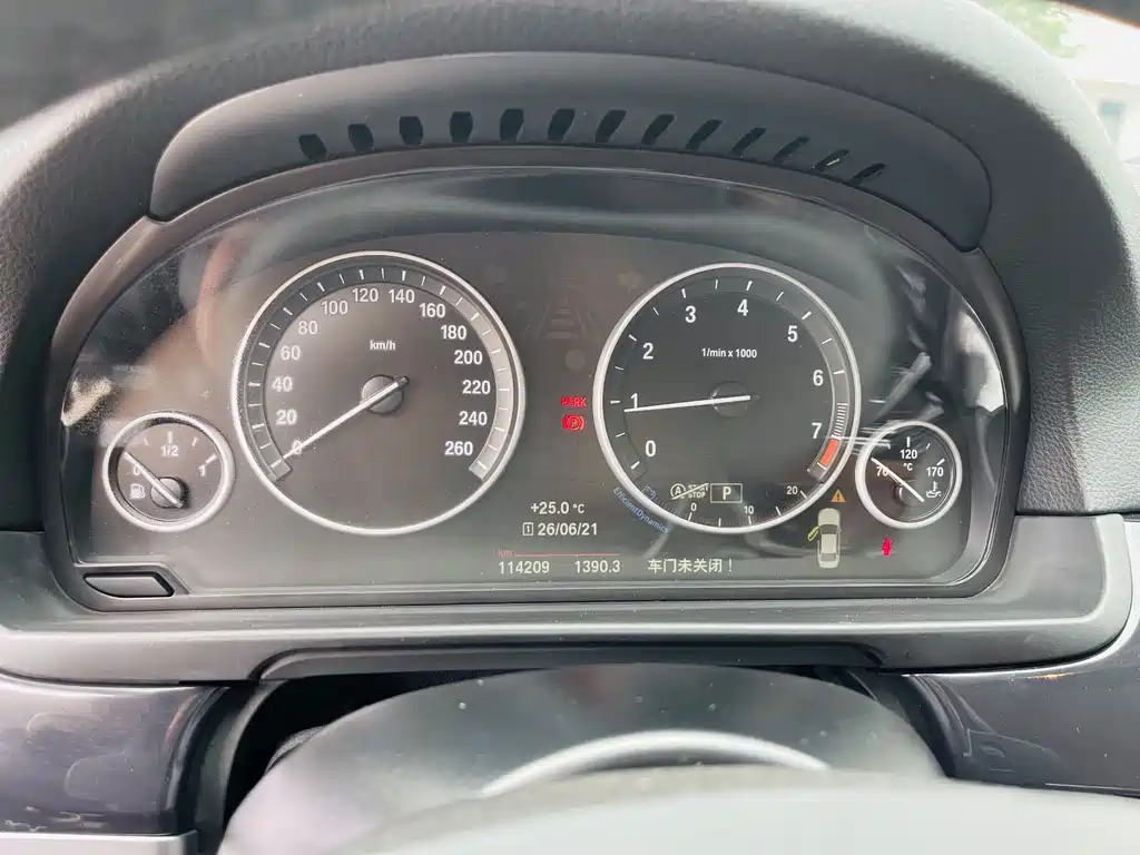 BMW 5 Series 2016 — фото 12