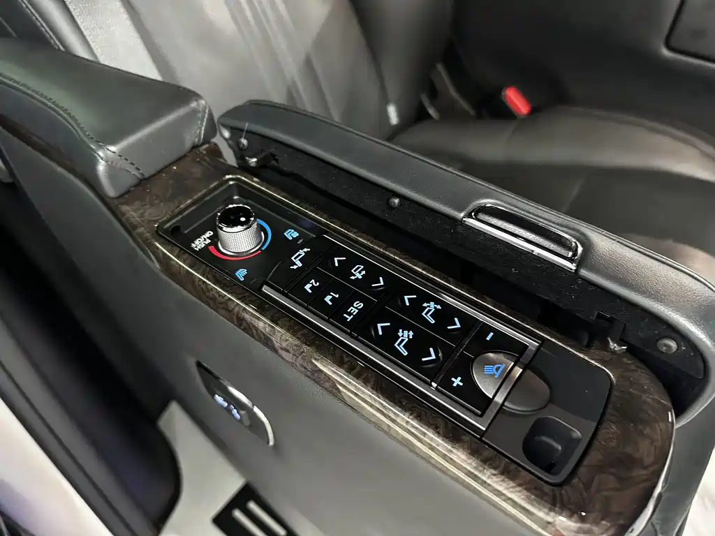 Toyota Alphard 2021 — фото 15