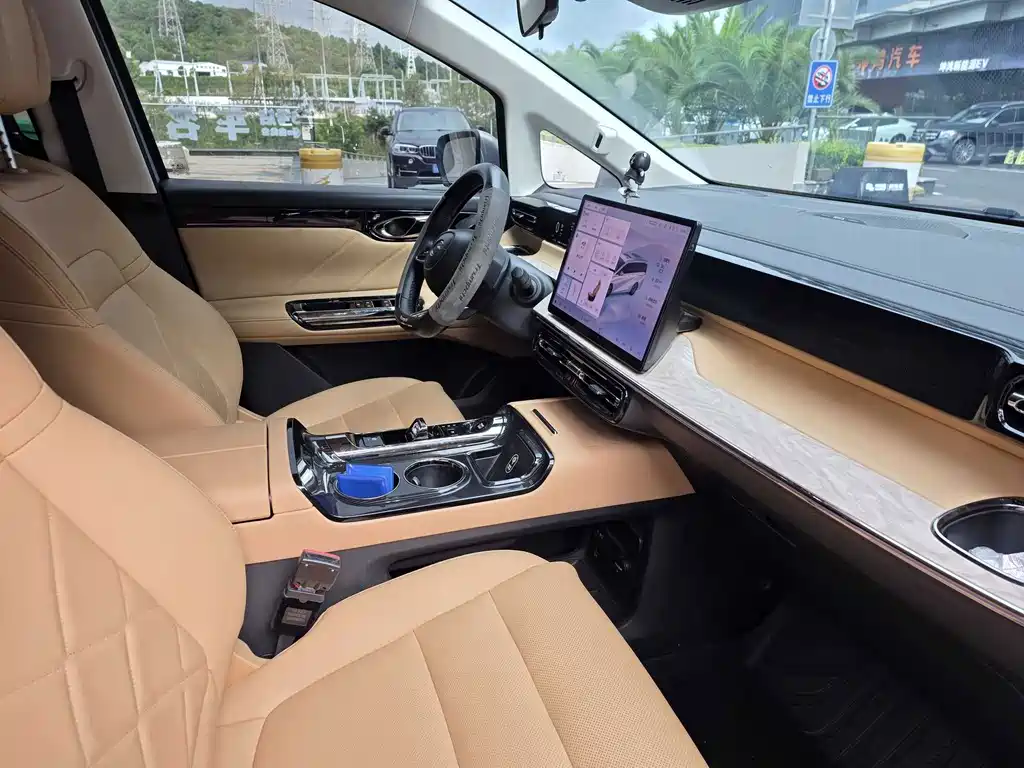 GAC Trumpchi E8 PHEV 2024 — фото 14