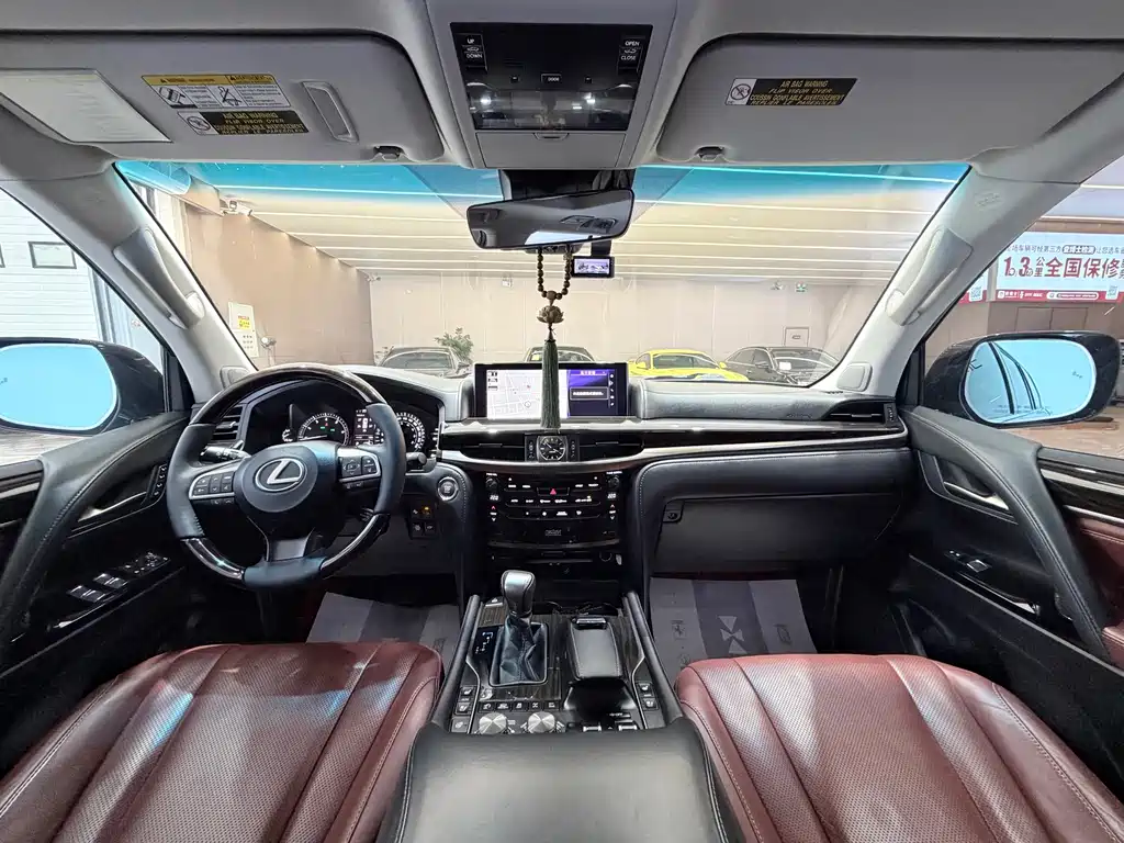 Lexus LX 2017 — фото 11