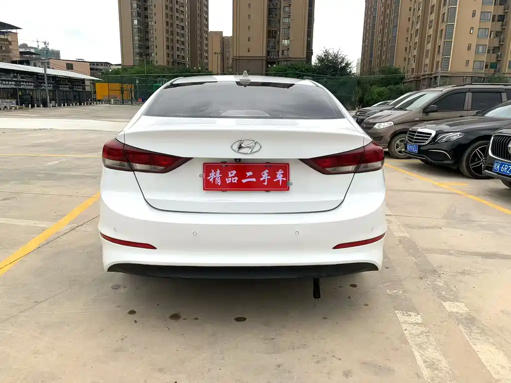 Hyundai Elantra 2017 — фото 5
