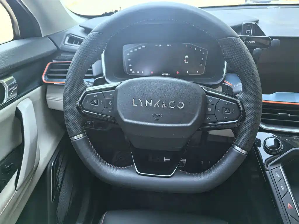 Lynk & Co 06 2020 — фото 9