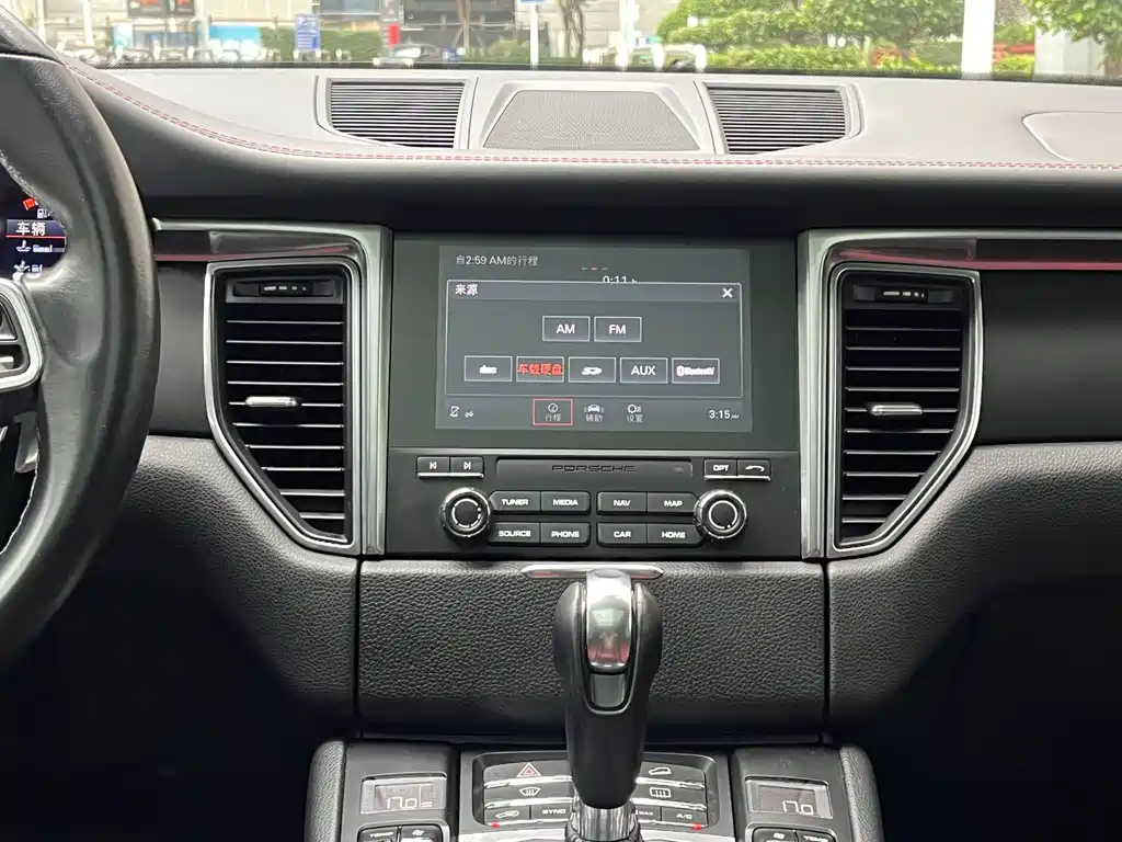 Porsche Macan 2018 — фото 13