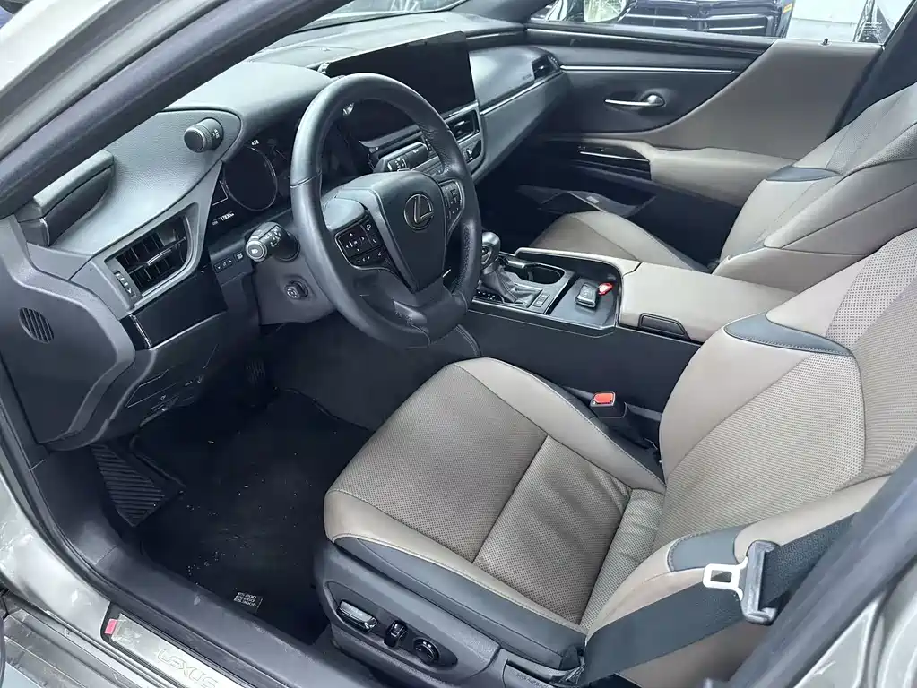 Lexus ES 2024