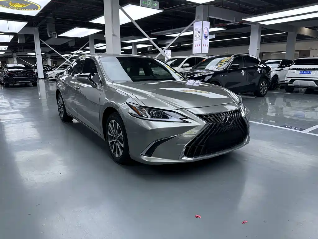 Lexus ES 2024