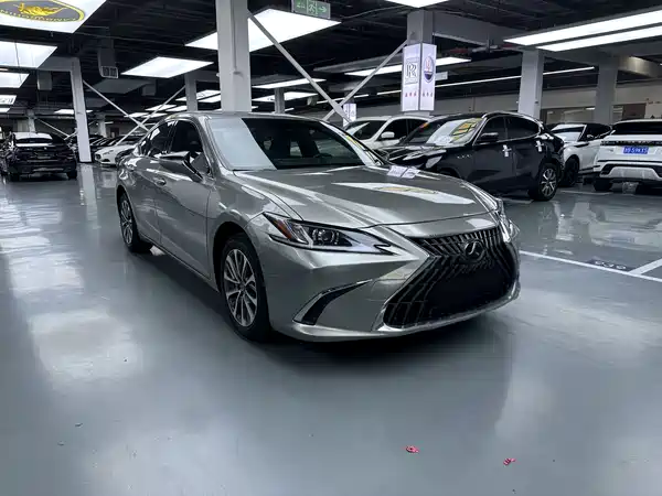 Lexus ES 2024