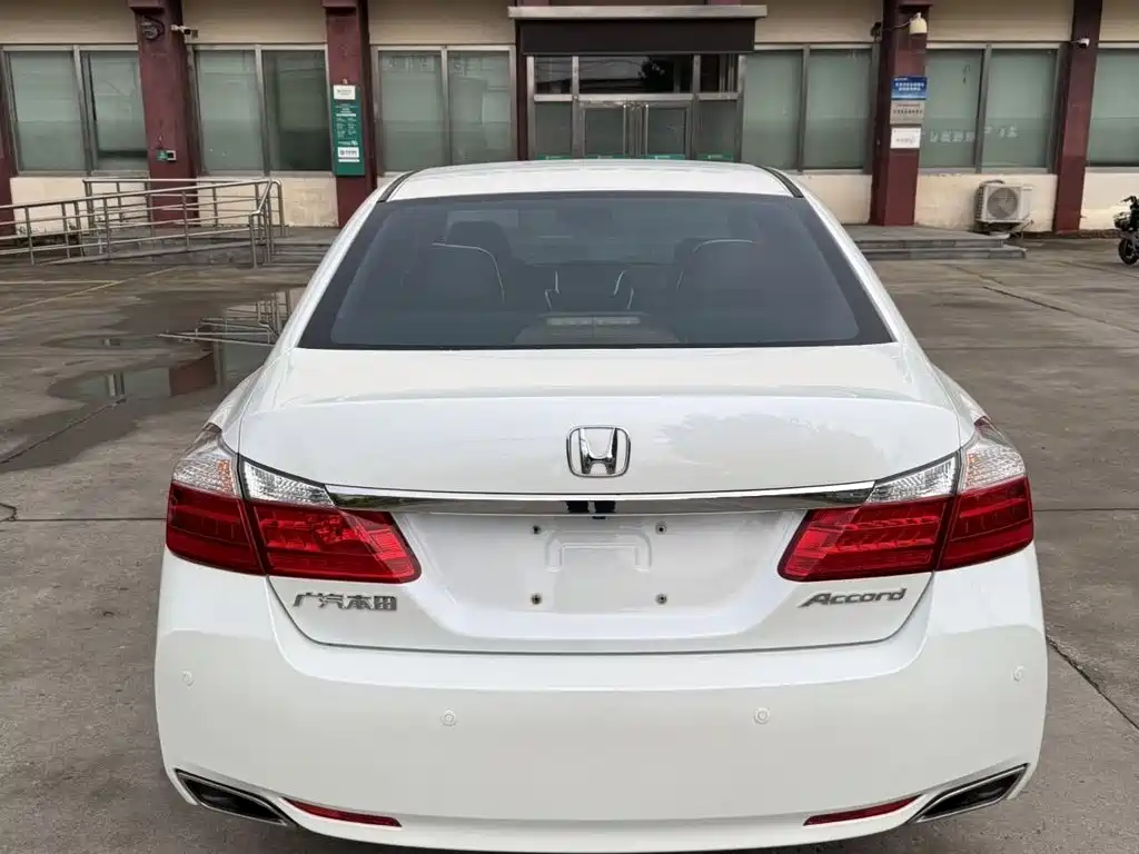 Honda Accord 2015 — фото 6