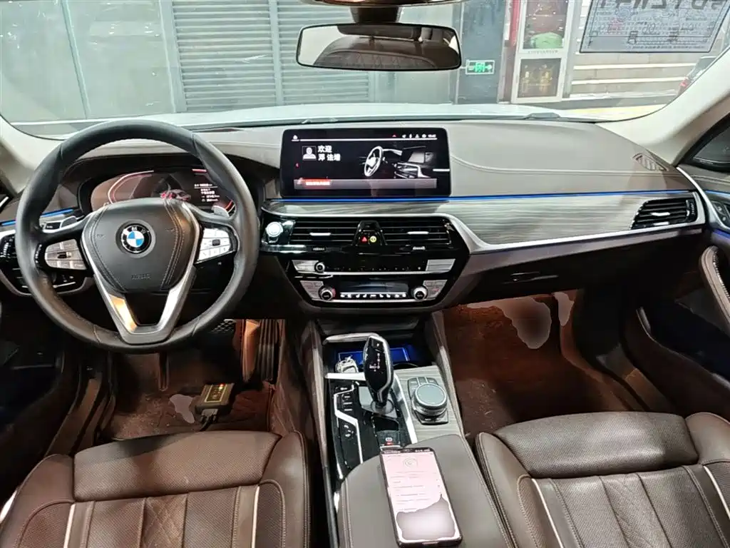 BMW 5 Series 2021 — фото 10
