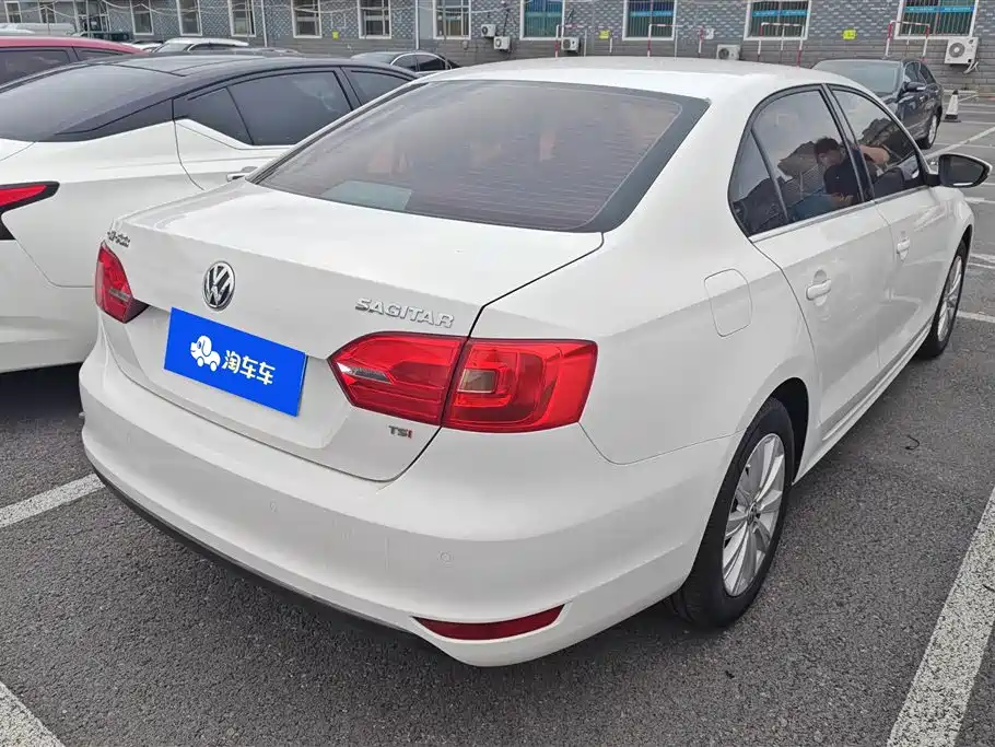 Volkswagen Sagitar 2014