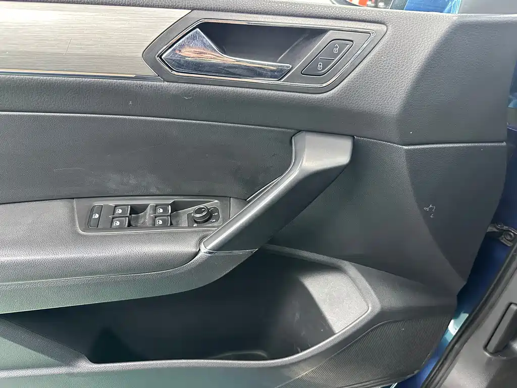 Volkswagen Touran 2018 — фото 20