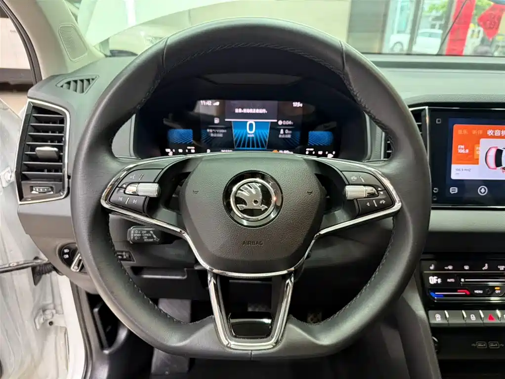 Skoda Karoq 2023 — фото 11