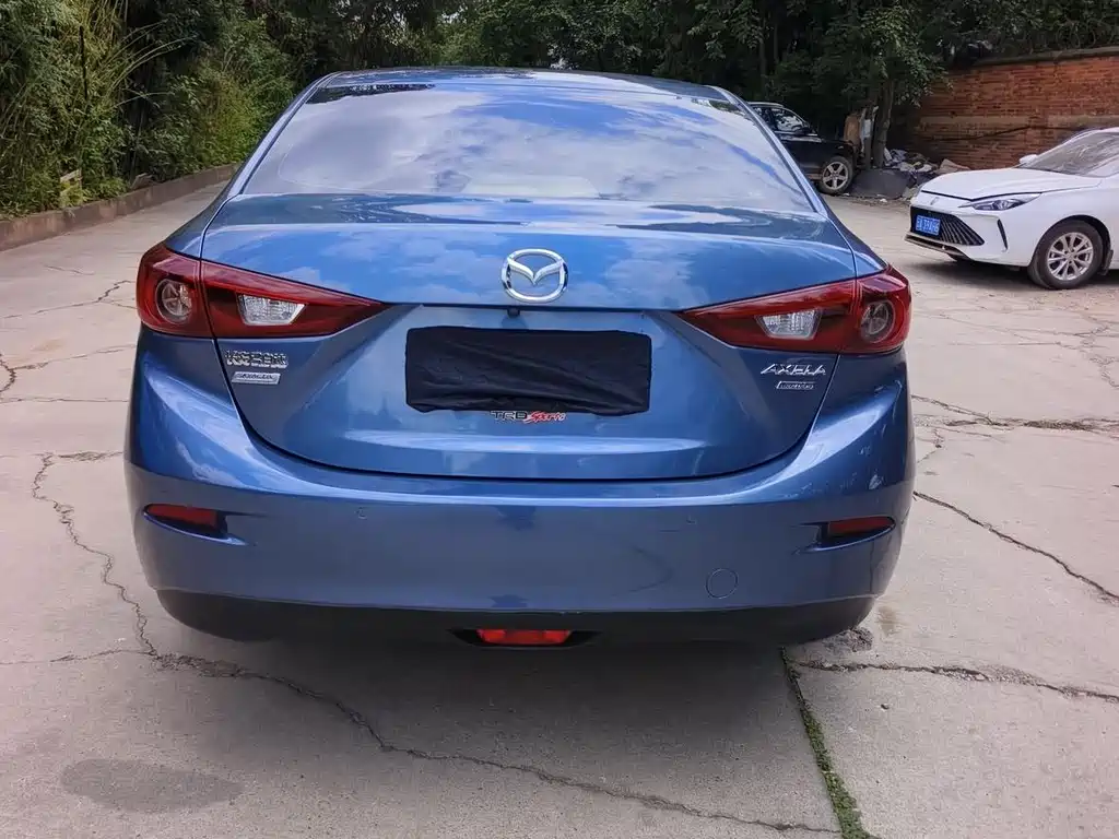 Mazda 3 Axela 2015