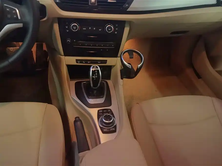 BMW X1 2015 — фото 16