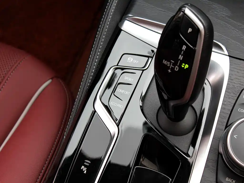 BMW 5 Series 2021 — фото 14