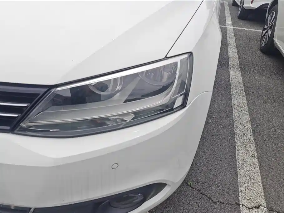 Volkswagen Sagitar 2014