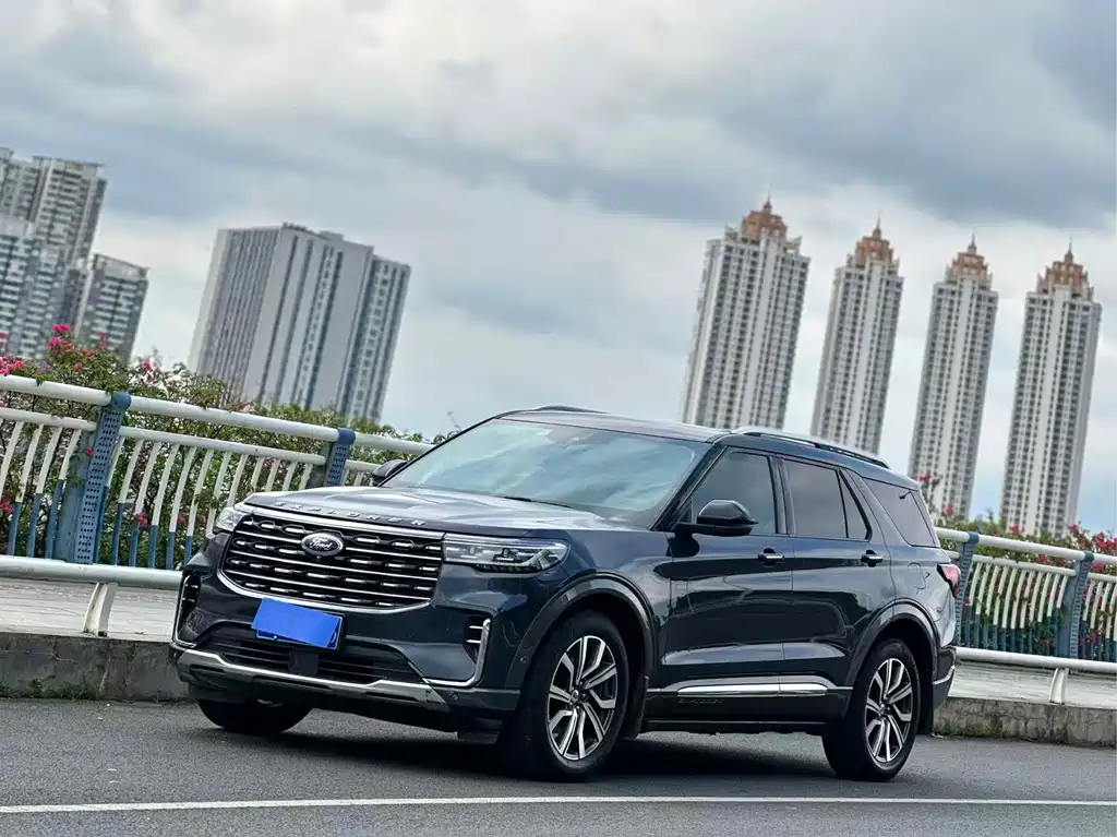 Ford Explorer 2022 — фото 1