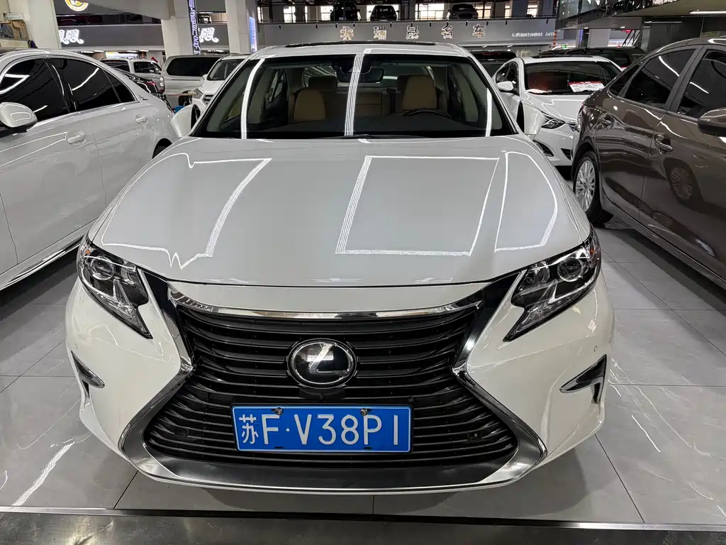 Lexus ES 2017 — фото 2