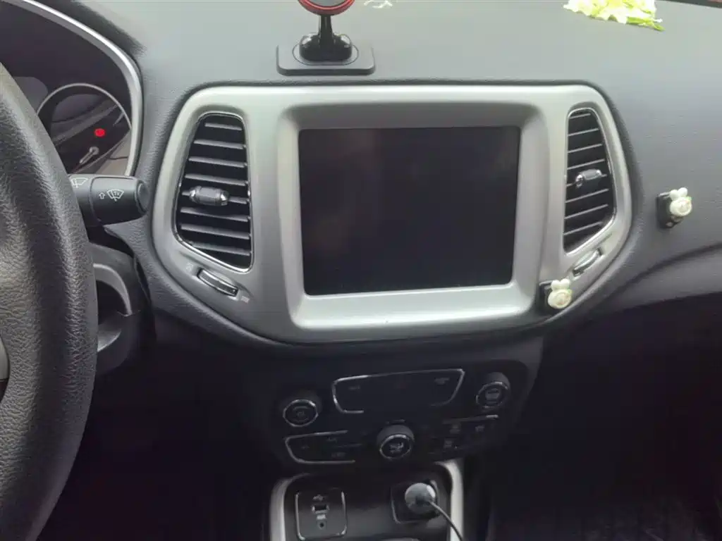 Jeep Compass 2020 — фото 13
