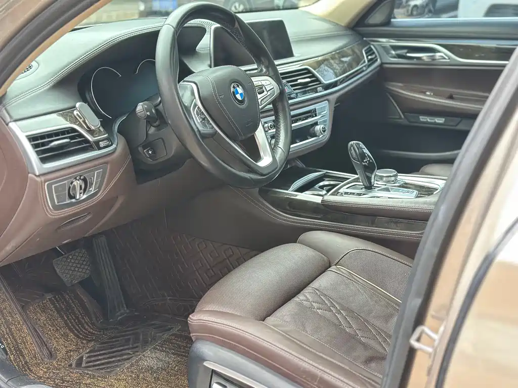 BMW 7 Series 2017 — фото 4