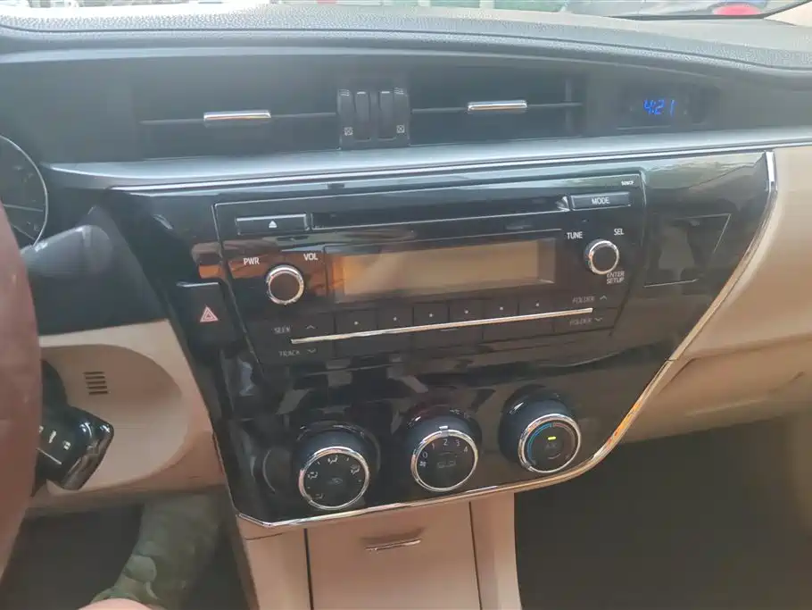Toyota Corolla 2015 — фото 12