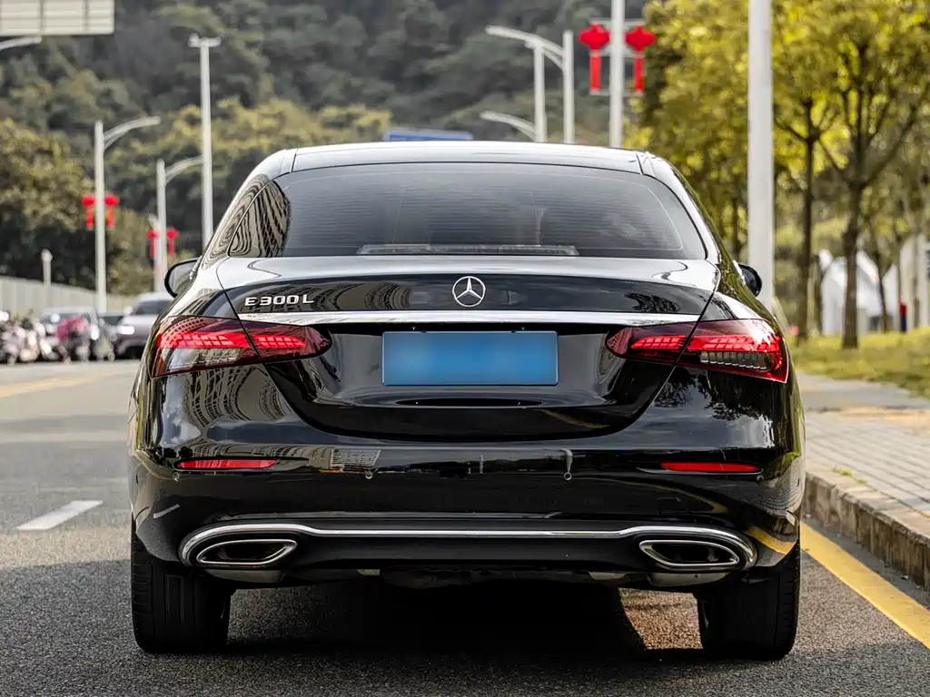 Mercedes-Benz E-Class 2022 — фото 17