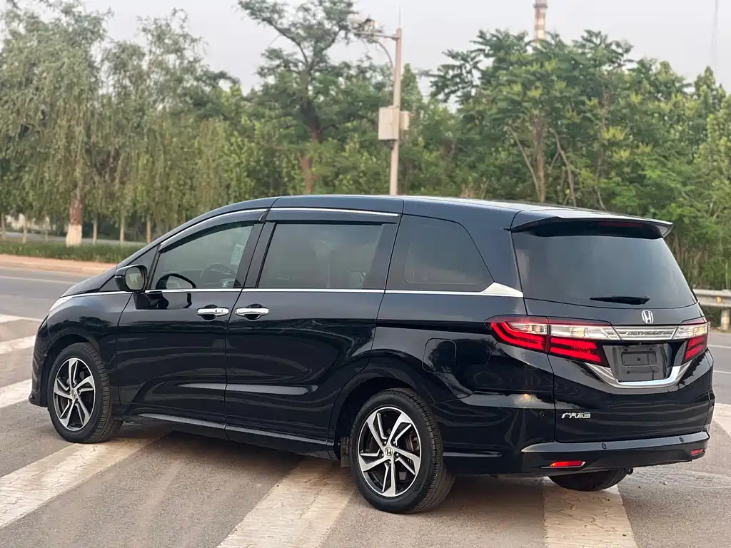 Honda Odyssey 2016 — фото 25