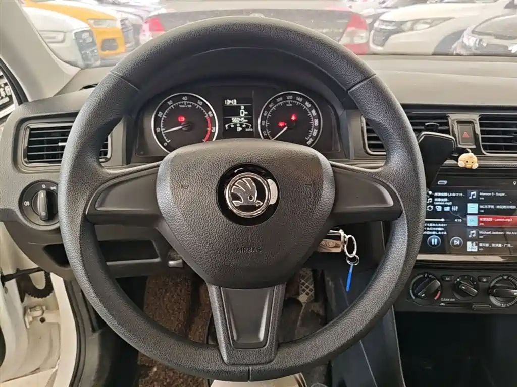 Skoda Rapid Spaceback 2017 — фото 11