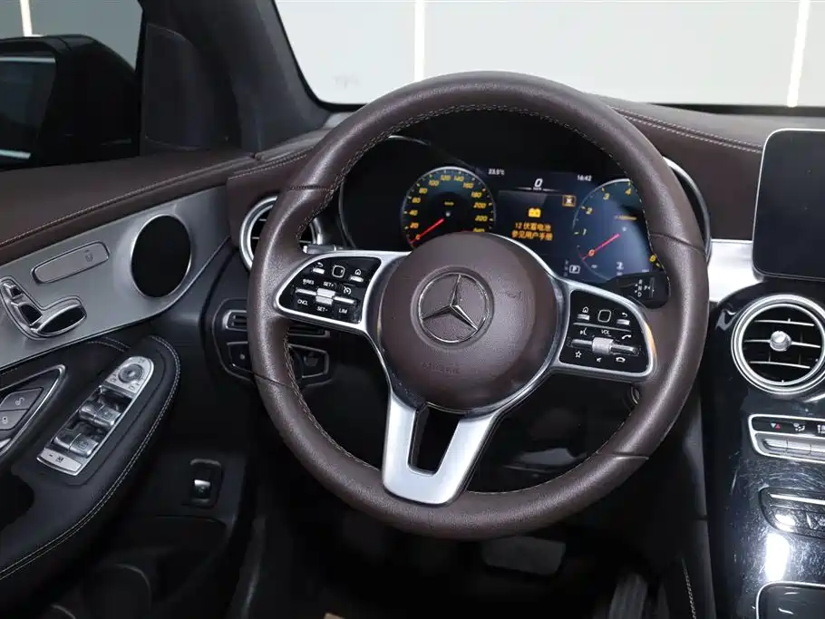 Mercedes-Benz GLC 2020 — фото 29