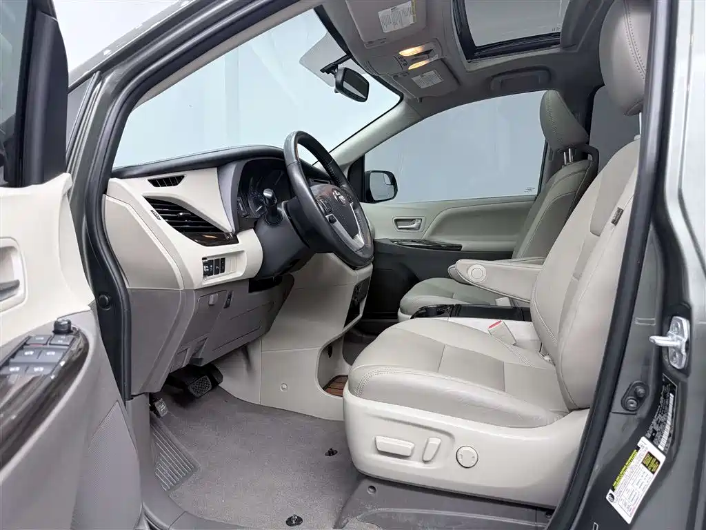 Toyota Sienna 2020 — фото 19