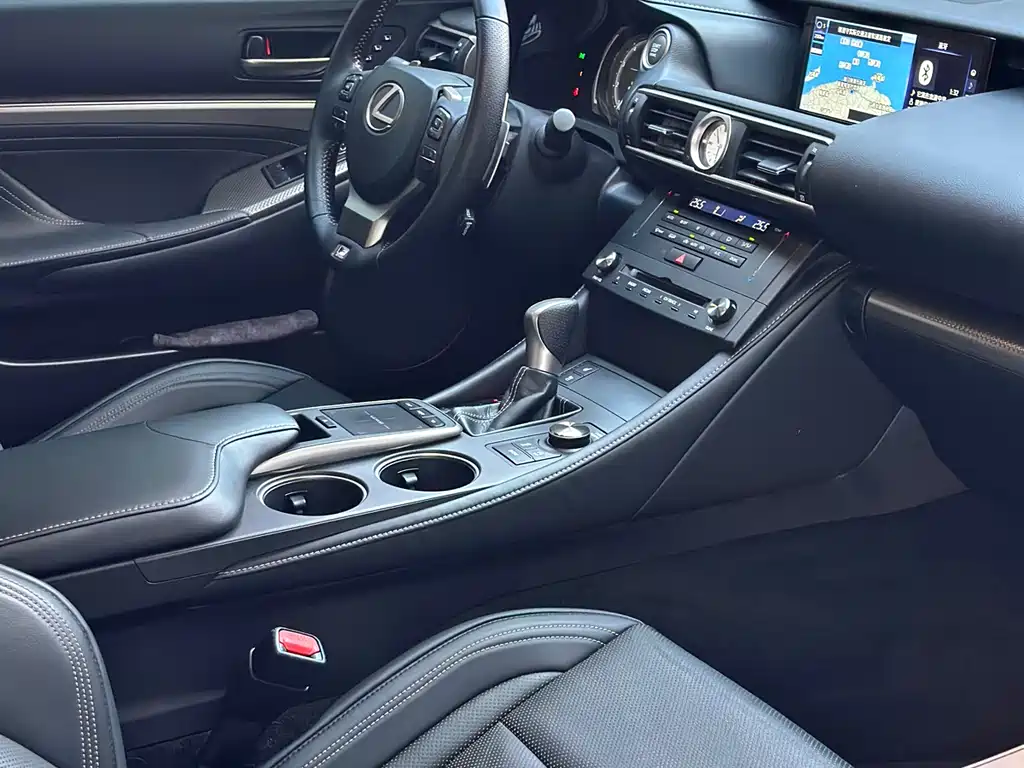 Lexus RC 2018 — фото 17