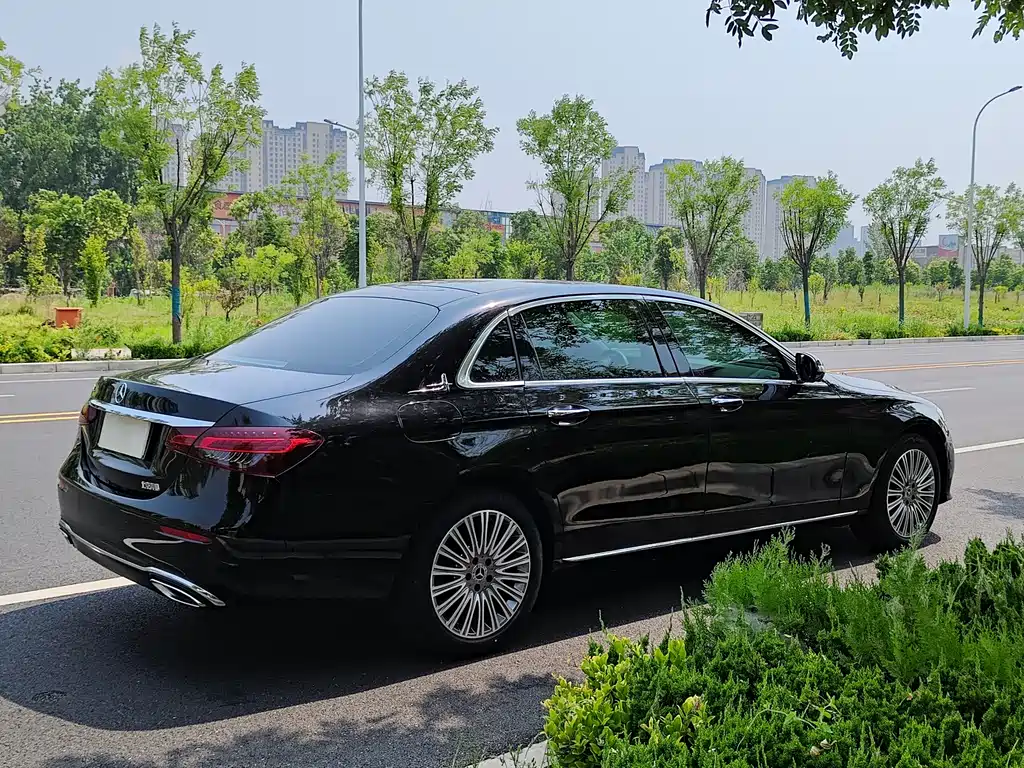 Mercedes-Benz E-Class 2023 — фото 17