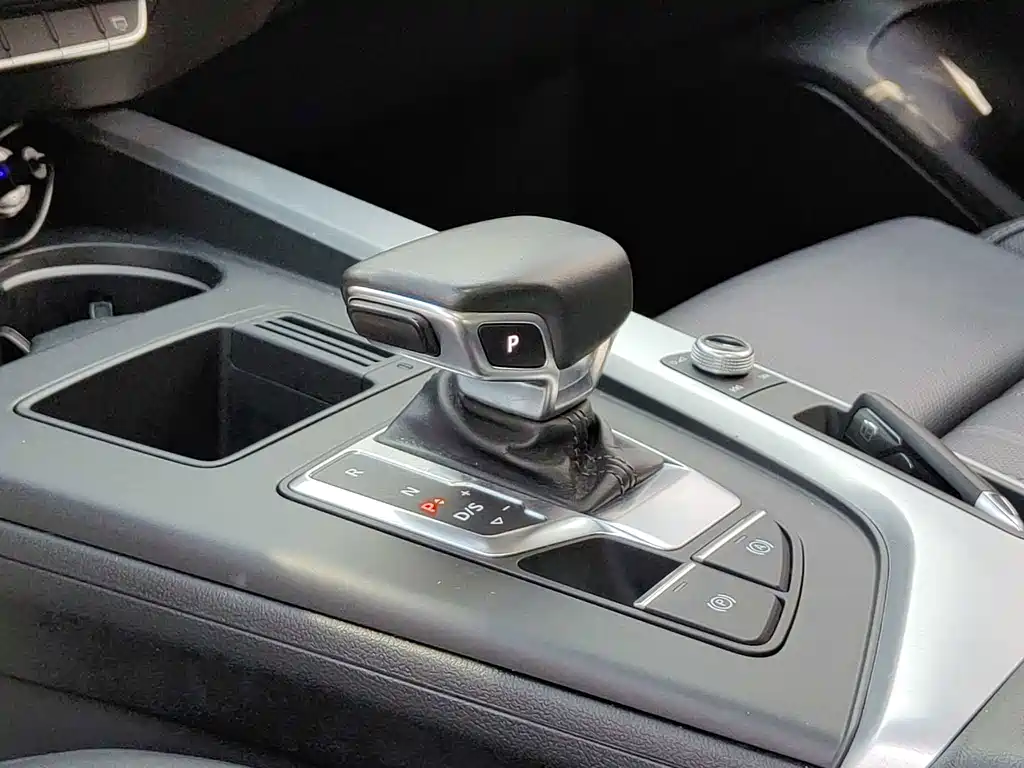 Audi A4L 2022 — фото 13