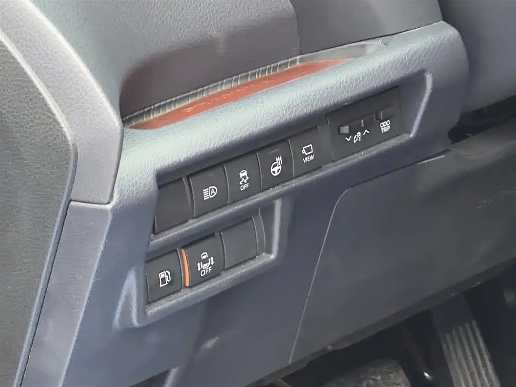 Toyota Granvia 2023 — фото 16