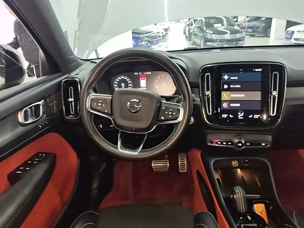 Volvo XC40 2020 — фото 11