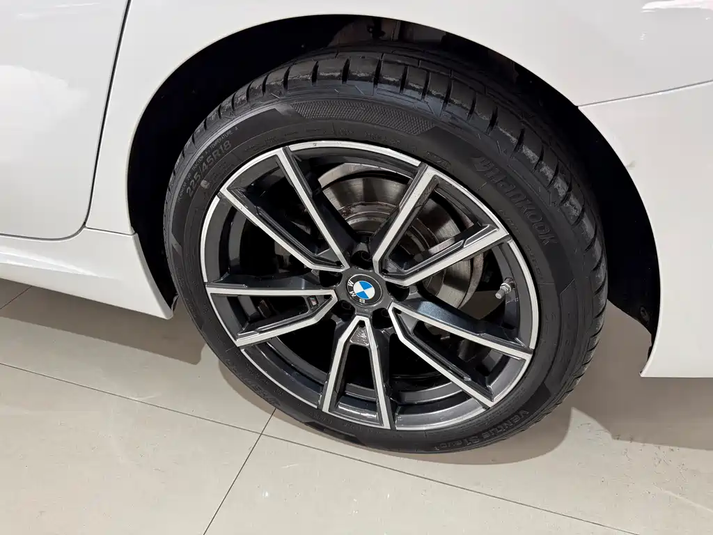 BMW 3 Series 2023 — фото 16