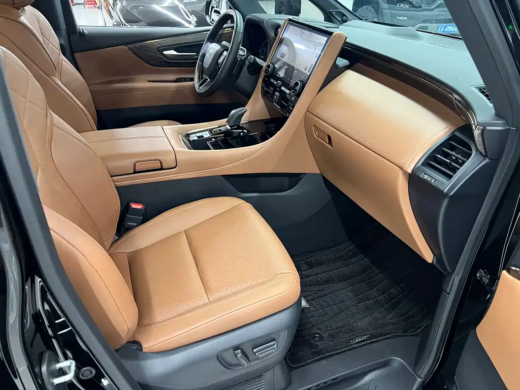 Toyota Alphard 2024 — фото 20