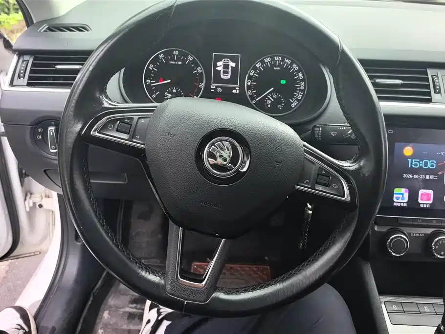 Skoda Octavia 2017 — фото 15