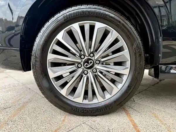 Infiniti QX80 2025