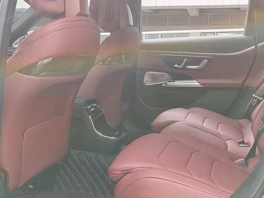 Mercedes-Benz E-Class 2025 — фото 15