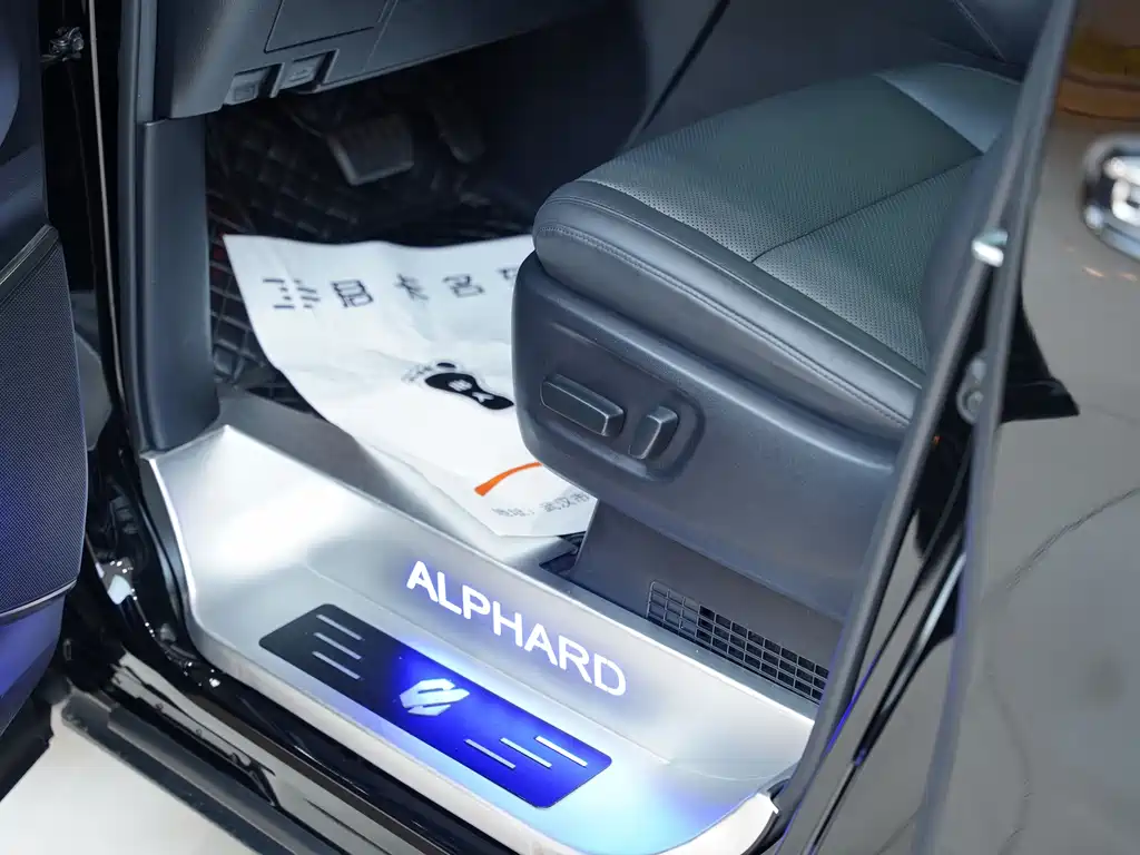 Toyota Alphard 2021 — фото 17