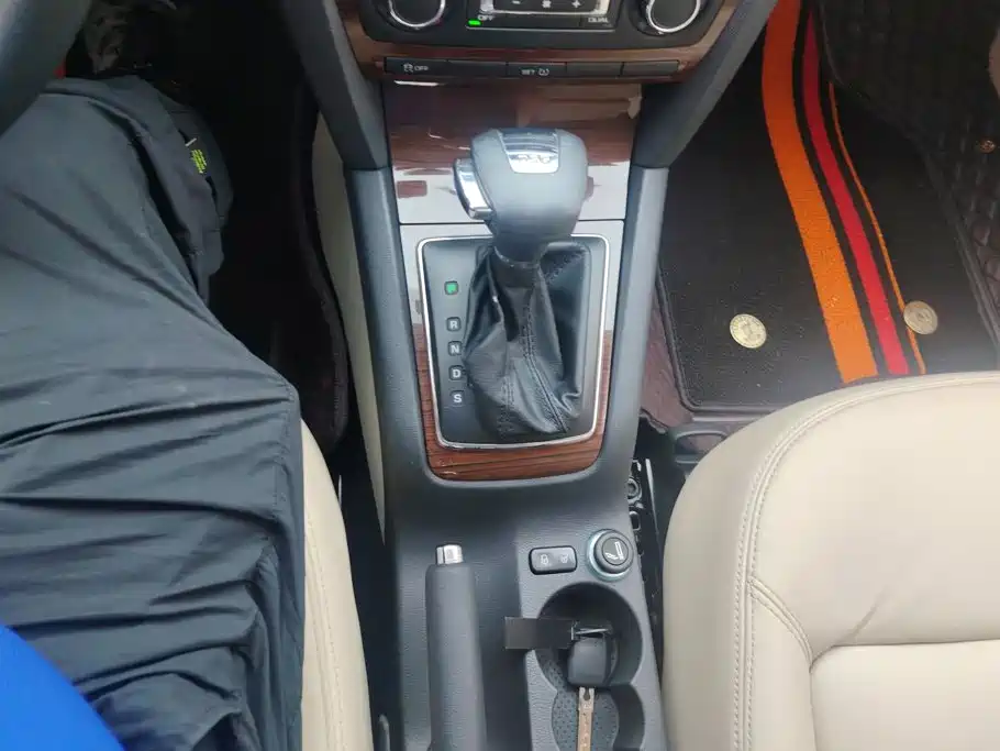 Skoda Octavia 2013 — фото 16