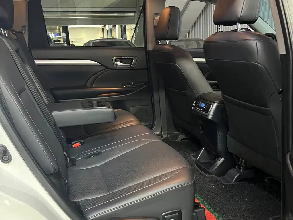 Toyota Highlander 2020 — фото 19