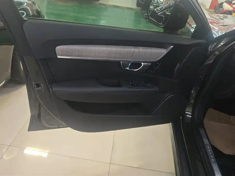 Volvo V90 2021