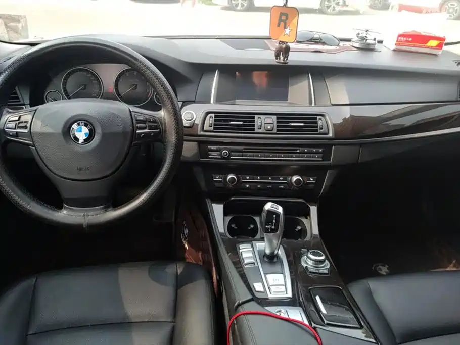 BMW 5 Series 2015 — фото 12
